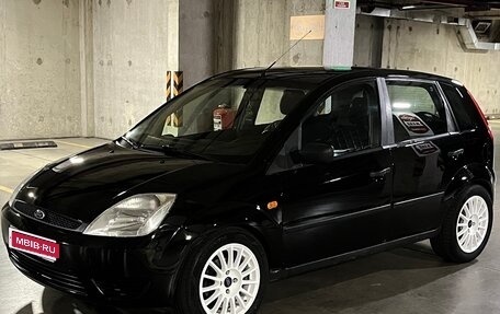 Ford Fiesta, 2004 год, 439 000 рублей, 1 фотография