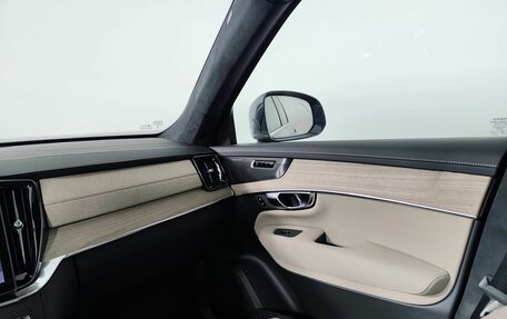 Volvo XC90 II рестайлинг, 2025 год, 13 фотография