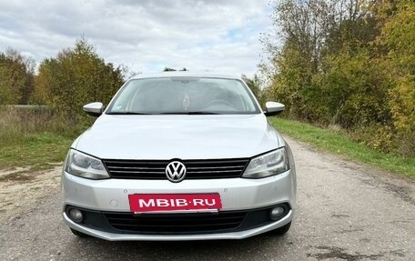 Volkswagen Jetta VI, 2013 год, 850 000 рублей, 2 фотография