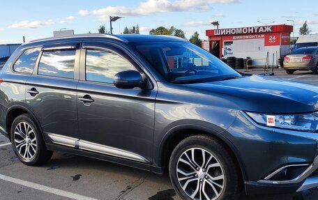 Mitsubishi Outlander III рестайлинг 3, 2018 год, 2 199 000 рублей, 2 фотография