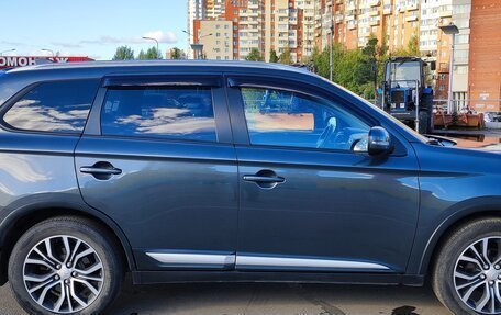 Mitsubishi Outlander III рестайлинг 3, 2018 год, 2 199 000 рублей, 3 фотография