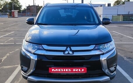 Mitsubishi Outlander III рестайлинг 3, 2018 год, 2 199 000 рублей, 9 фотография