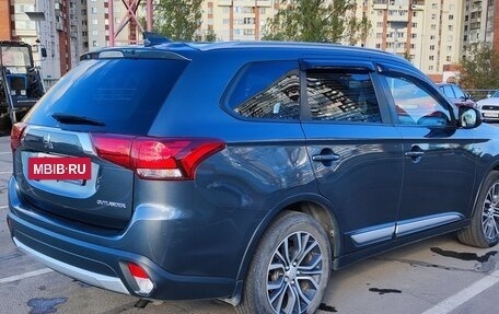 Mitsubishi Outlander III рестайлинг 3, 2018 год, 2 199 000 рублей, 4 фотография