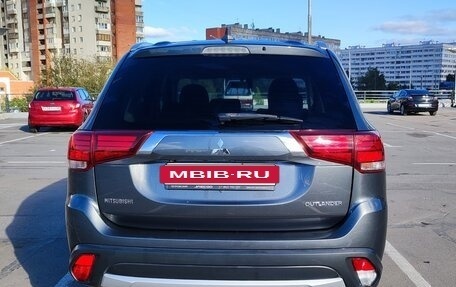Mitsubishi Outlander III рестайлинг 3, 2018 год, 2 199 000 рублей, 5 фотография