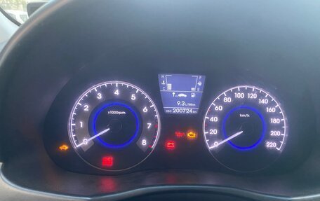 Hyundai Solaris II рестайлинг, 2011 год, 730 000 рублей, 7 фотография