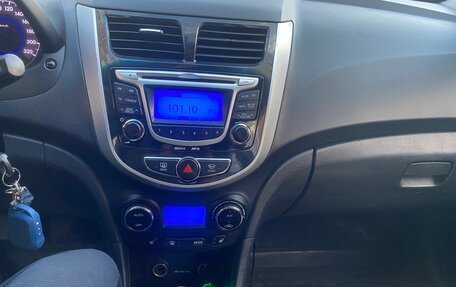 Hyundai Solaris II рестайлинг, 2011 год, 730 000 рублей, 8 фотография