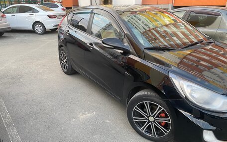 Hyundai Solaris II рестайлинг, 2011 год, 730 000 рублей, 2 фотография