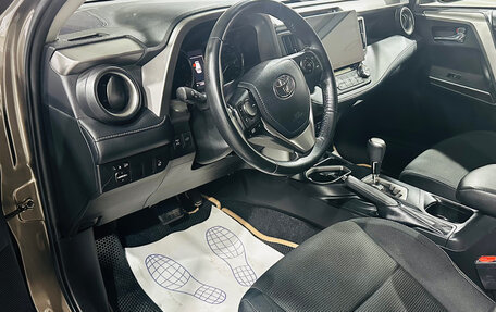 Toyota RAV4, 2018 год, 2 850 000 рублей, 14 фотография