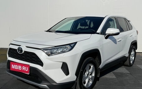 Toyota RAV4, 2021 год, 2 899 000 рублей, 1 фотография