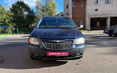 Chrysler Voyager IV, 2001 год, 185 000 рублей, 2 фотография