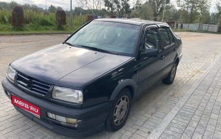 Volkswagen Vento, 1993 год, 110 000 рублей, 1 фотография