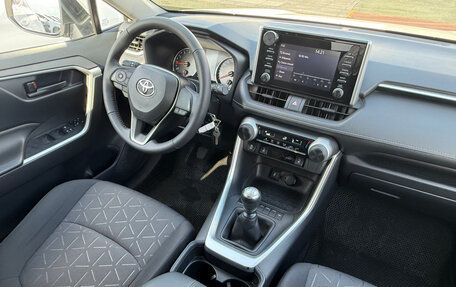 Toyota RAV4, 2021 год, 2 899 000 рублей, 9 фотография