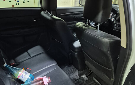 Mitsubishi Outlander III рестайлинг 3, 2016 год, 2 099 000 рублей, 7 фотография