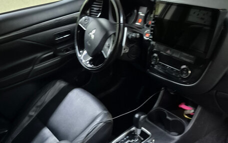 Mitsubishi Outlander III рестайлинг 3, 2016 год, 2 099 000 рублей, 8 фотография