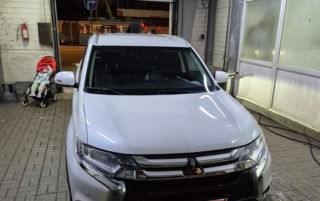Mitsubishi Outlander III рестайлинг 3, 2016 год, 2 099 000 рублей, 16 фотография