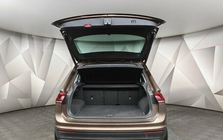 Volkswagen Tiguan II, 2017 год, 2 643 000 рублей, 19 фотография