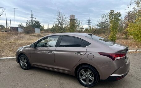 Hyundai Solaris II рестайлинг, 2021 год, 1 800 000 рублей, 3 фотография