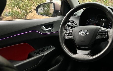 Hyundai Solaris II рестайлинг, 2021 год, 1 800 000 рублей, 8 фотография