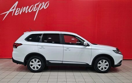 Mitsubishi Outlander III рестайлинг 3, 2016 год, 1 635 000 рублей, 6 фотография