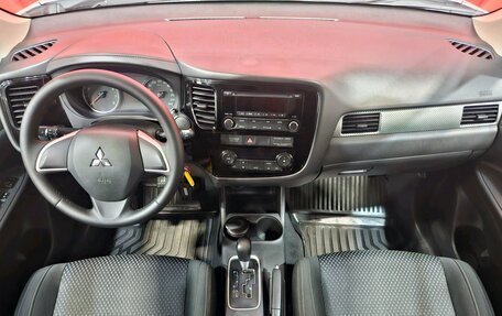 Mitsubishi Outlander III рестайлинг 3, 2016 год, 1 635 000 рублей, 9 фотография