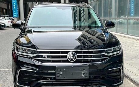 Volkswagen Tiguan II, 2021 год, 2 000 000 рублей, 2 фотография