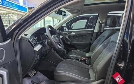 Volkswagen Tiguan II, 2021 год, 2 000 000 рублей, 9 фотография