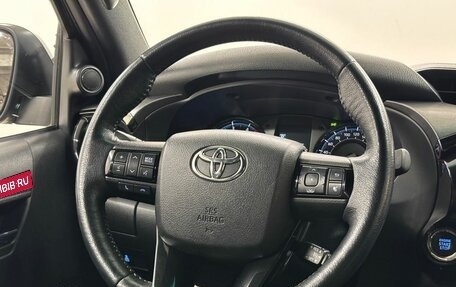 Toyota Hilux VIII, 2021 год, 4 989 000 рублей, 18 фотография