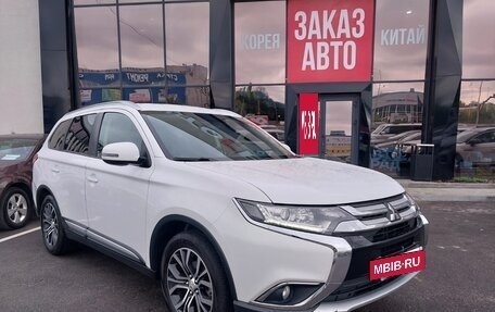 Mitsubishi Outlander III рестайлинг 3, 2018 год, 1 750 000 рублей, 2 фотография