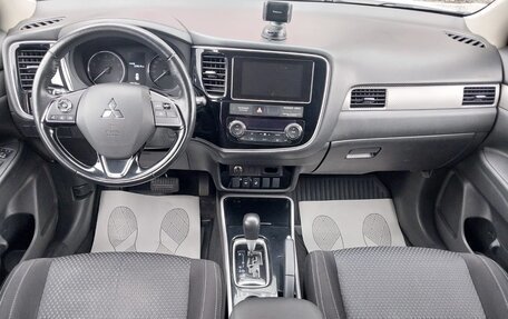 Mitsubishi Outlander III рестайлинг 3, 2018 год, 1 750 000 рублей, 17 фотография