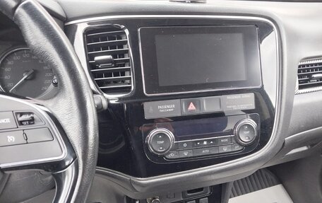 Mitsubishi Outlander III рестайлинг 3, 2018 год, 1 750 000 рублей, 11 фотография
