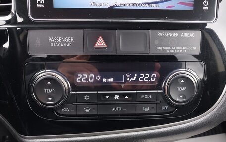 Mitsubishi Outlander III рестайлинг 3, 2018 год, 1 750 000 рублей, 13 фотография