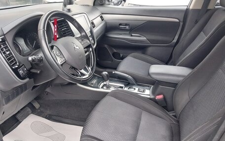 Mitsubishi Outlander III рестайлинг 3, 2018 год, 1 750 000 рублей, 10 фотография