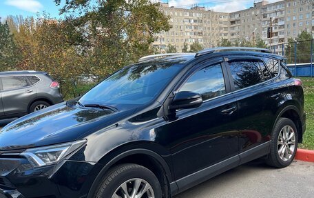 Toyota RAV4, 2017 год, 2 490 000 рублей, 2 фотография