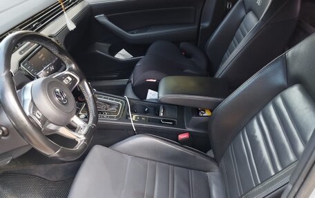 Volkswagen Passat B8 рестайлинг, 2016 год, 1 650 000 рублей, 14 фотография