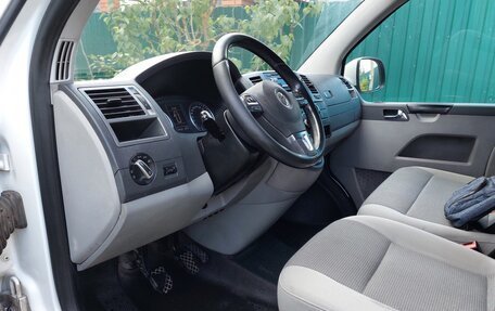 Volkswagen Caravelle T5, 2014 год, 1 590 000 рублей, 10 фотография