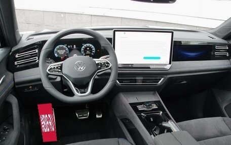 Volkswagen Tiguan, 2024 год, 5 990 000 рублей, 7 фотография