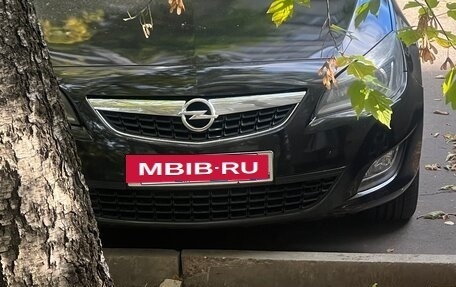 Opel Astra J, 2011 год, 620 000 рублей, 1 фотография