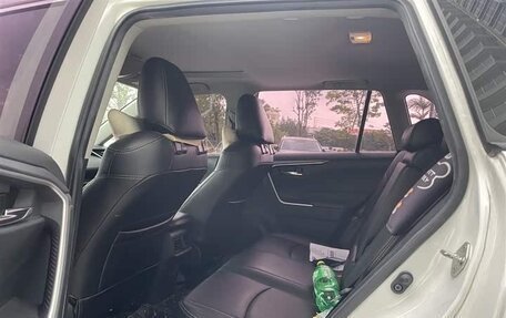 Toyota RAV4, 2022 год, 2 252 000 рублей, 9 фотография