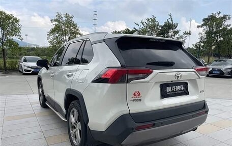 Toyota RAV4, 2022 год, 2 252 000 рублей, 6 фотография