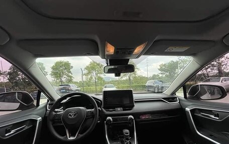 Toyota RAV4, 2022 год, 2 252 000 рублей, 8 фотография
