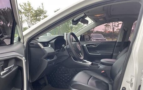 Toyota RAV4, 2022 год, 2 252 000 рублей, 7 фотография