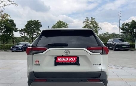 Toyota RAV4, 2022 год, 2 252 000 рублей, 5 фотография