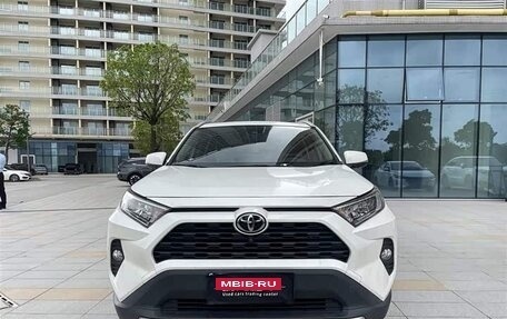 Toyota RAV4, 2022 год, 2 252 000 рублей, 2 фотография
