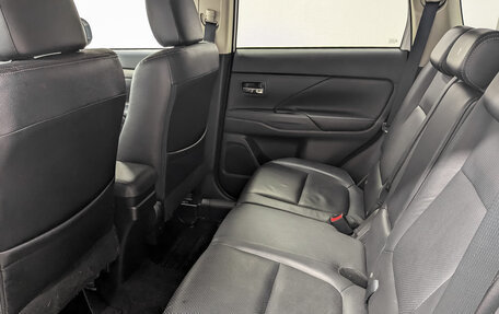 Mitsubishi Outlander III рестайлинг 3, 2013 год, 1 640 000 рублей, 12 фотография