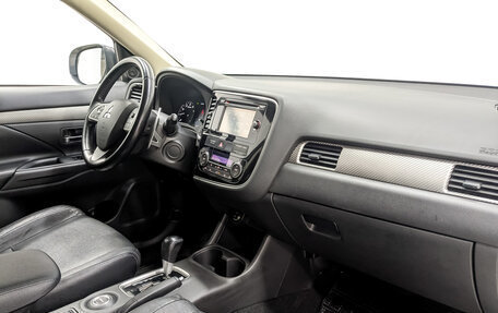 Mitsubishi Outlander III рестайлинг 3, 2013 год, 1 640 000 рублей, 11 фотография