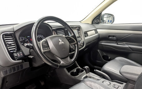 Mitsubishi Outlander III рестайлинг 3, 2013 год, 1 640 000 рублей, 16 фотография