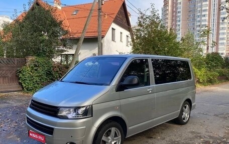 Volkswagen Caravelle T5, 2012 год, 1 980 000 рублей, 1 фотография