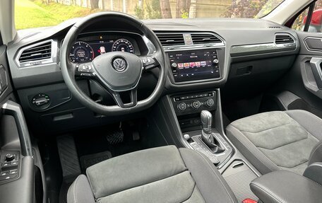 Volkswagen Tiguan II, 2017 год, 2 285 000 рублей, 38 фотография