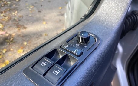 Volkswagen Caravelle T5, 2012 год, 1 980 000 рублей, 24 фотография