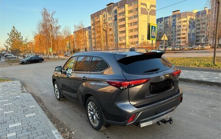 Toyota Highlander, 2021 год, 5 100 000 рублей, 3 фотография